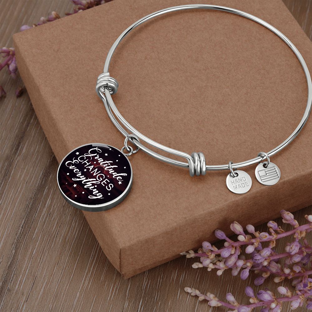 Friend, Gratitude Changes Everything - Luxury Circle Pendant Bangle - Gift for Friend