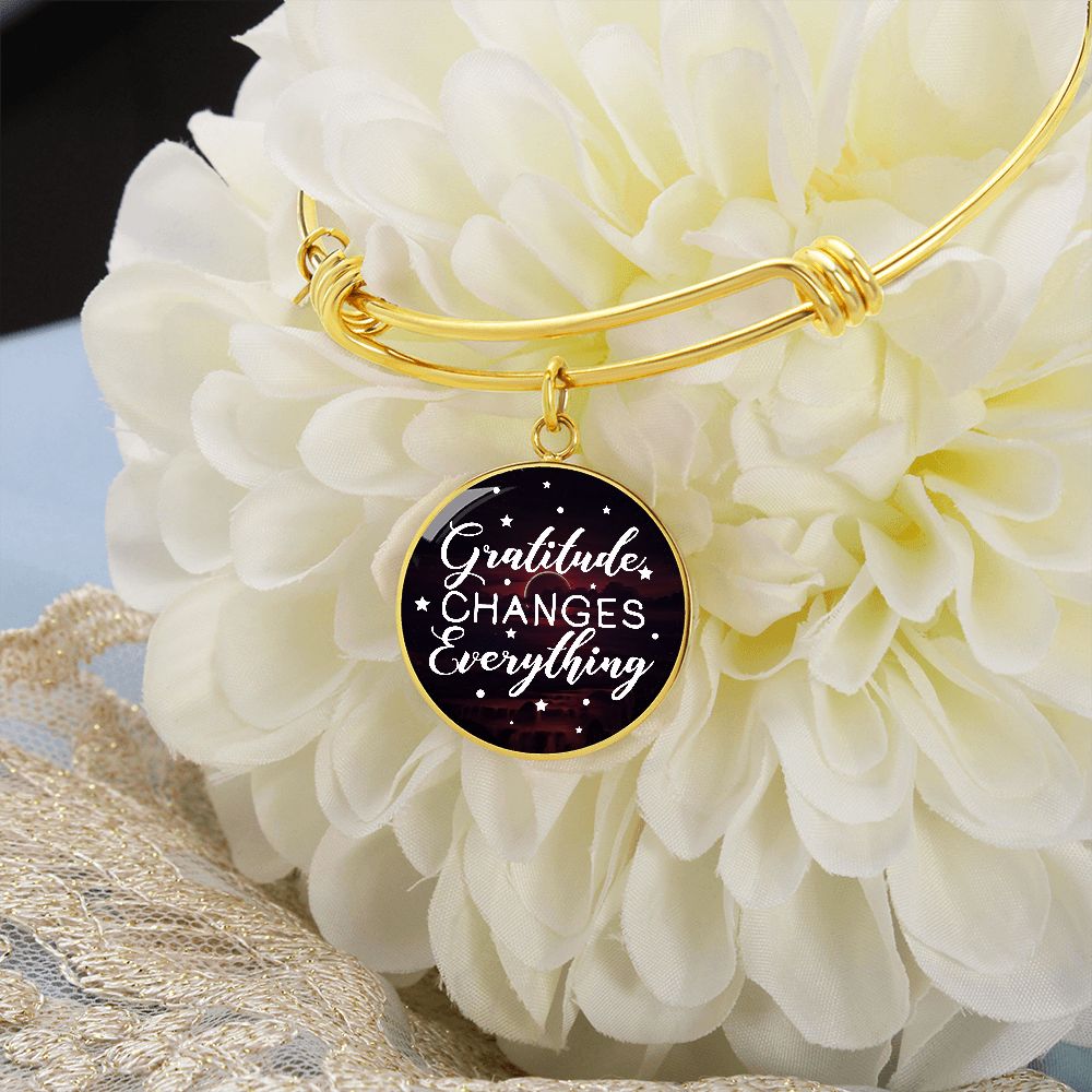 Friend, Gratitude Changes Everything – Luxury Circle Pendant Bangle – Gift for Friend