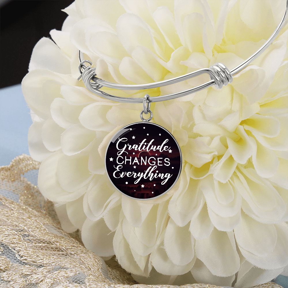 Friend, Gratitude Changes Everything - Luxury Circle Pendant Bangle - Gift for Friend